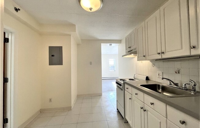 Studio, 1 bath, 399 sqft, $1,675, Unit 46