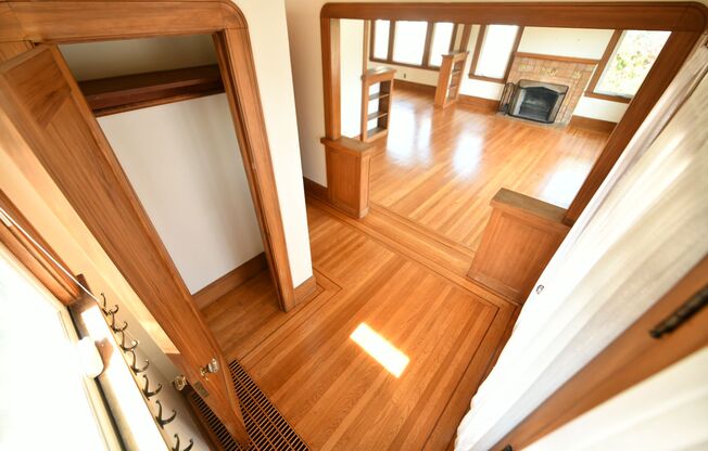 20p020 - 5301-5311 Miles Ave.