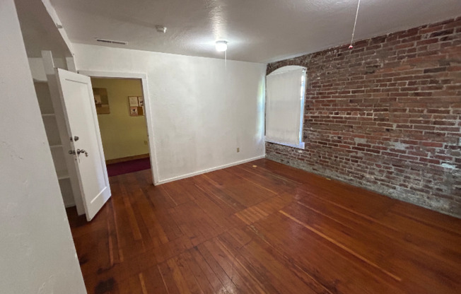 834 BAY ST