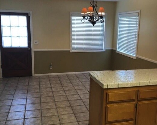 2 beds, 1 bath, 1,039 sqft, $2,595