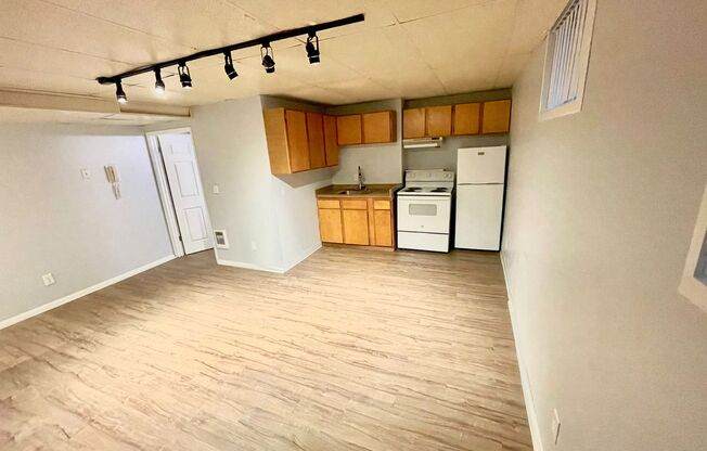 Studio, 1 bath, 300 sqft, $1,150, Unit A