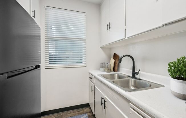 1 bed, 1 bath, 700 sqft, $1,199, Unit H105