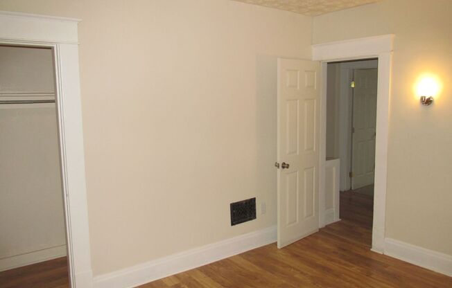 2 beds, 1 bath, 1,075 sqft, $1,200, Unit 403