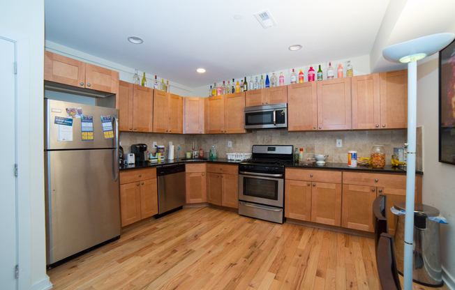 3 beds, 2 baths, $2,500, Unit 2A