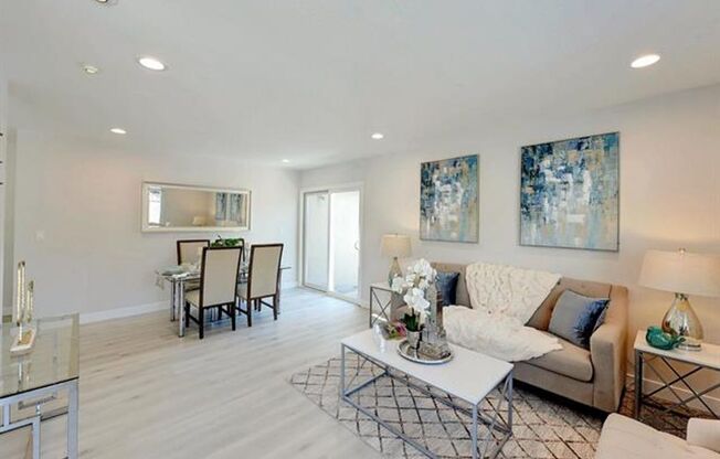 Cute Home in Blossom Hill with A/C, Fresh Paint, Wood Laminate Flooring, Detached Bonus Room!