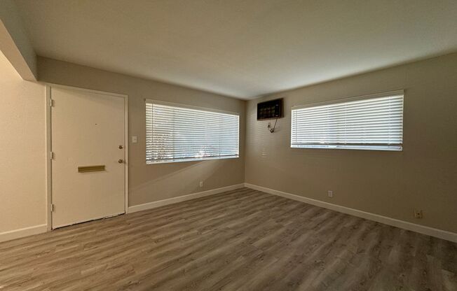 2 beds, 1 bath, $1,895, Unit 01