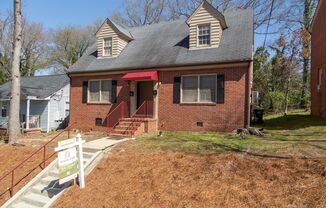 Spacious 1 Bedroom Duplex in Trinity Park, blocks from Duke! - Renovated & Pet Friendly