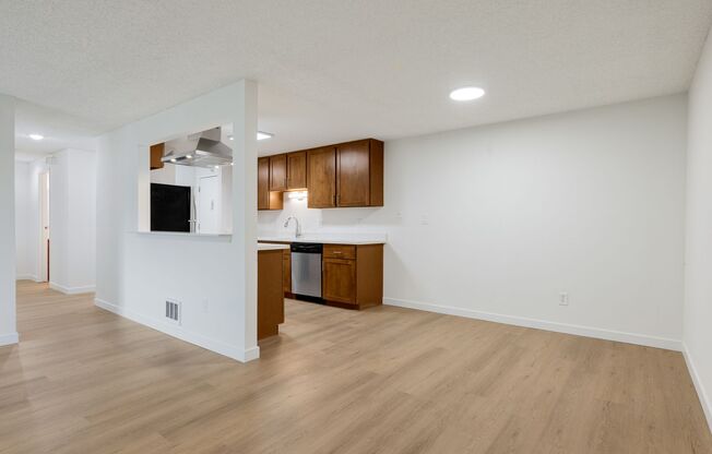 2 beds, 2 baths, 1,100 sqft, $2,095, Unit 402