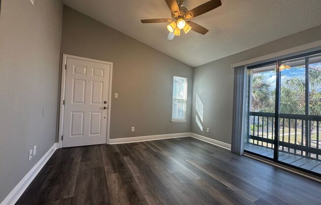 Newly Renovated 2/1 Condo ~ Gated Community near Tuskawilla!
