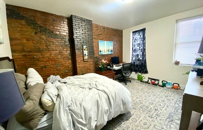 4 beds, 2 baths, 2,000 sqft, $2,200, Unit Front / A