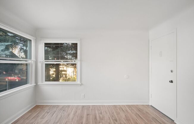 LOWER SOUTH HILL ONE BEDROOM CLOSE TO HUCKLEBERRY MARKET