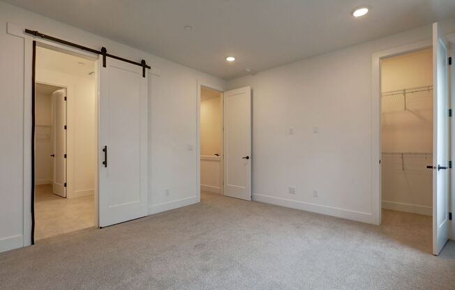 Live Where Style Meets Convenience – 2BR Townhome + Garage