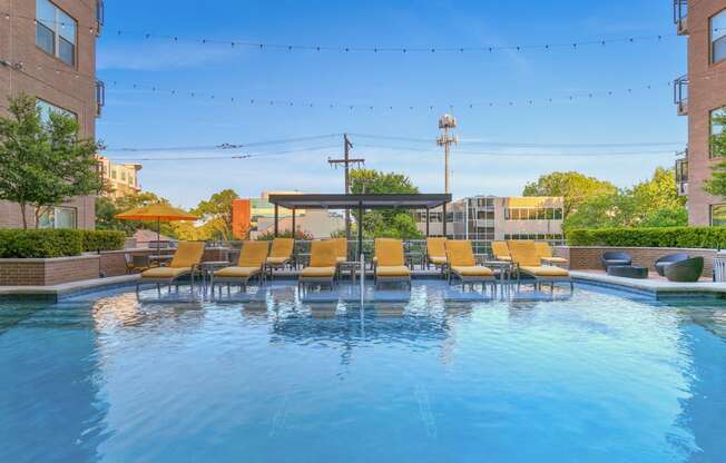 uptown dallas apartments with pool
