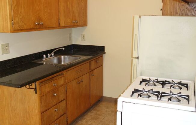 2 beds, 1 bath, $2,195