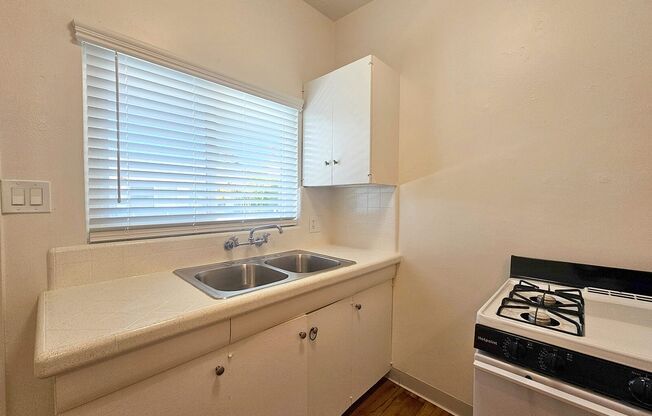 Studio, 1 bath, $1,895, Unit 27