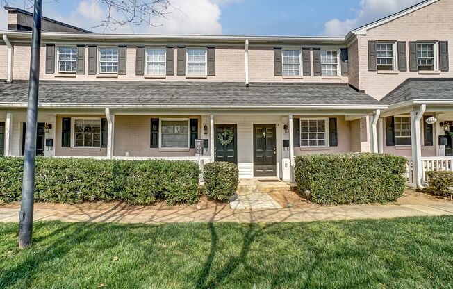 Charming Townhome in Sought-After Williamsburg on Commonwealth