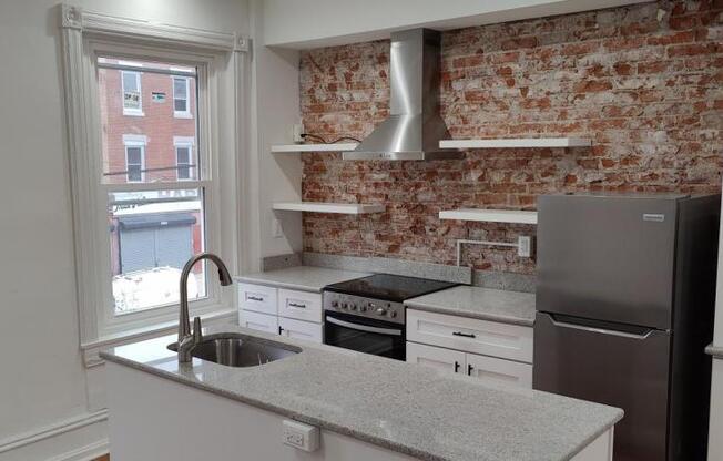 2728 W GIRARD AVE
