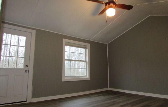 Charming 4 Bed/1.5 Bath Home in Mooresville - Bonus Room - Covered Back Deck - Out Building