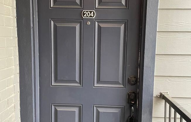 Wonderful 2/1 Condo - ** Move in Special $500 off your first months rent** Available Now !