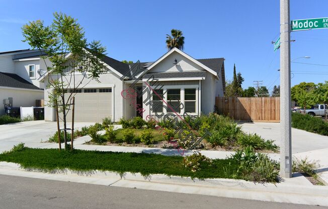 Stunning newer home in North West Visalia with Solar