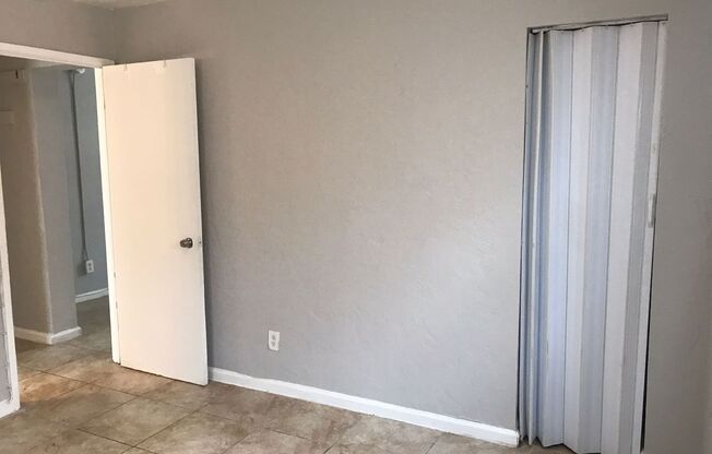Cozy 1-Bedroom Apartments in a Charming 10-Unit Complex