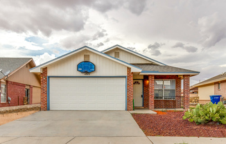 Home for Rent - Cozy Eastside Home, minutes to Loop 375 & Ft. Bliss!