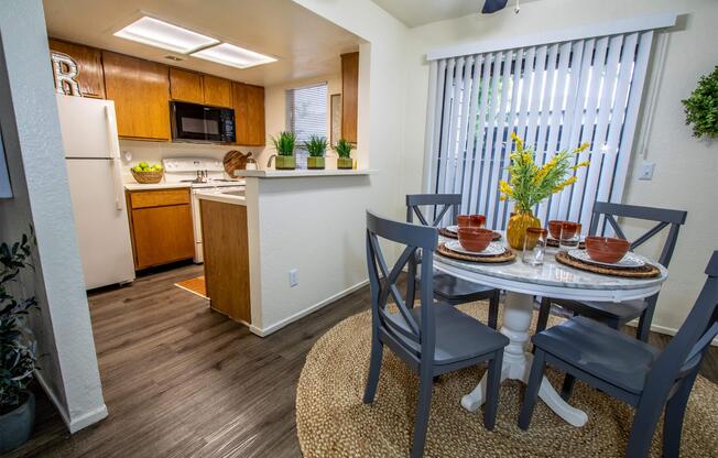 2 beds, 2 baths, 987 sqft, $969