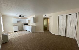 2 beds, 1 bath, $995, Unit C