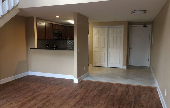 1 bed, 1 bath, 733 sqft, $1,295, Unit 6273-07