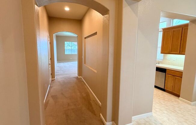 1146 OATGRASS WAY, LOS BANOS: 3 Beds, 2 Baths, Easy Acess to Highway