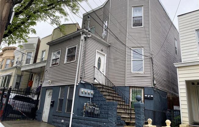1470 SAINT LAWRENCE AVE