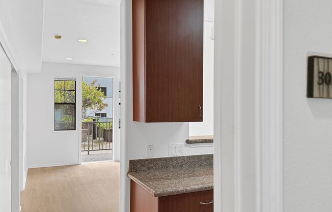 Lovely Renovated and Sunny 1-Bedroom in the Heart of Chinatown!
