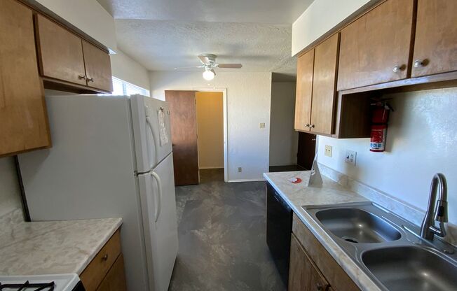 2 beds, 1 bath, 836 sqft, $900, Unit Unit D