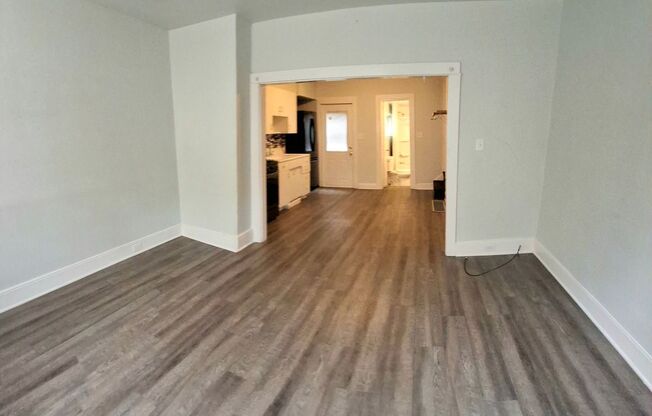 2 beds, 1 bath, $1,225