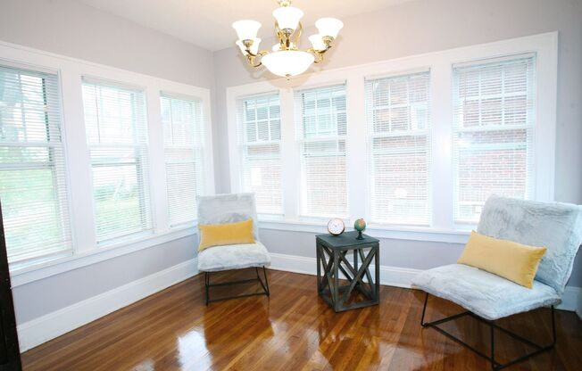 4 Bed - 1 Full Bath Colonial for Rent in Cleveland Heights!