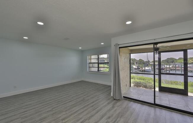 652 YARDARM DR