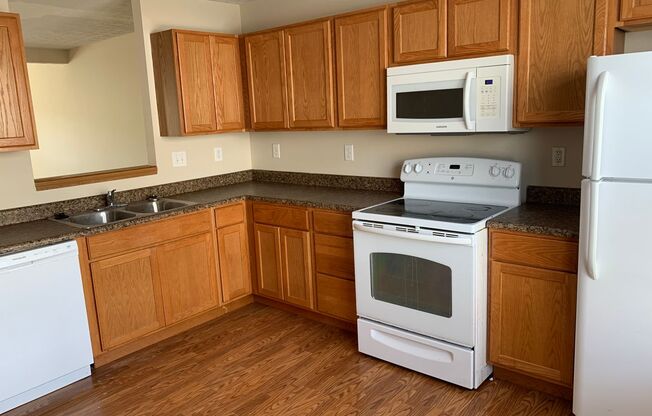 3 beds, 2.5 baths, 1,440 sqft, $1,535, Unit 12GER4