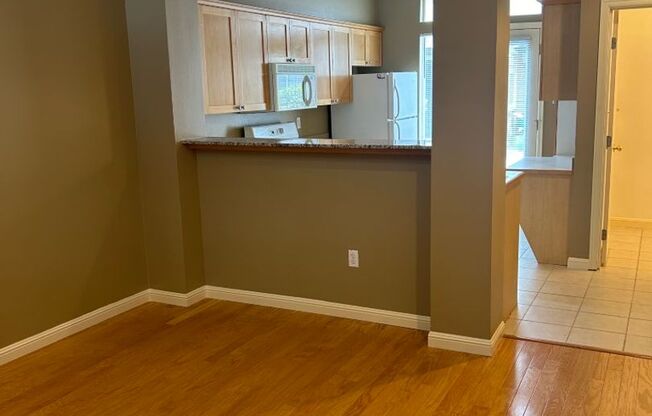 2Bd/2.5Ba Kirkland Condo
