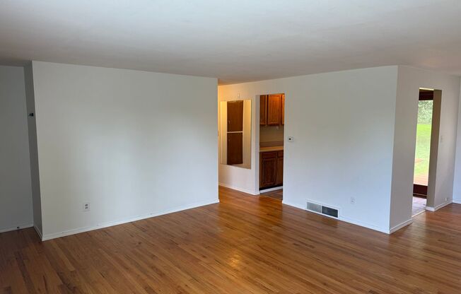 3 Bedroom + 1.5 Bath +Family Room Kirkland $3100 per Month