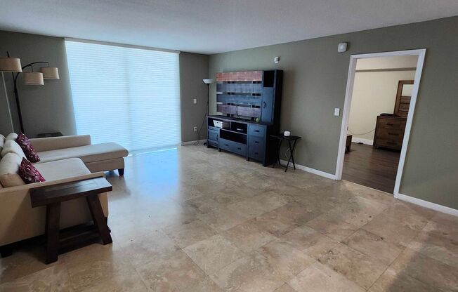 1 Bed / 1 Bath with Bay Views – Partially Furnished – Brickell – $2,800