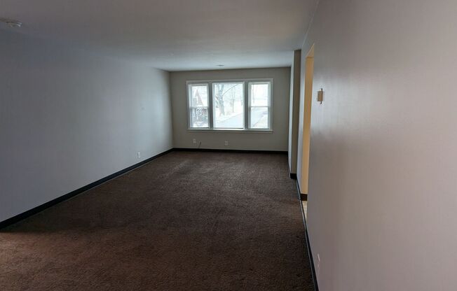 2 beds, 1 bath, 700 sqft, $800, Unit Unit 3