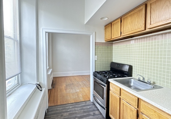 408 W CHELTEN AVE