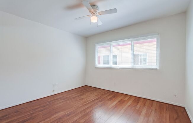 2 beds, 1 bath, 850 sqft, $2,450, Unit 10