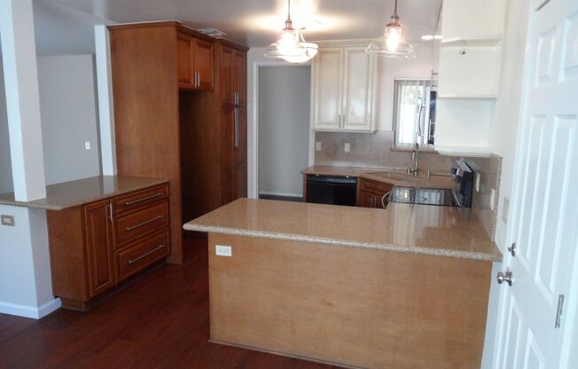 Spacious 6 Bedroom, 3 Bathroom, Single Family Home in Orange