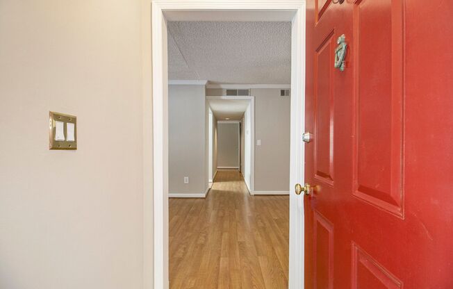 Sunlit 2BD/2BA with Fireplace in Peaceful Perimeter Community