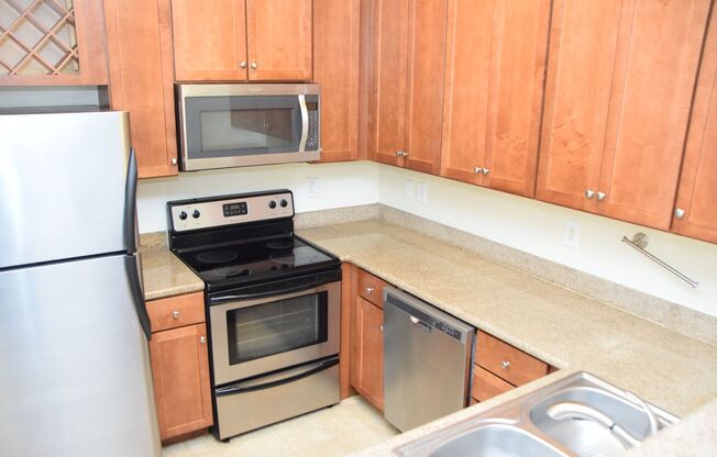 1 bed, 1 bath, 717 sqft, $1,150, Unit 4400 S. JONES BLVD.
