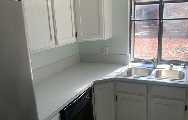 2 Bedroom 2.5 Bath near Sahara & Jones