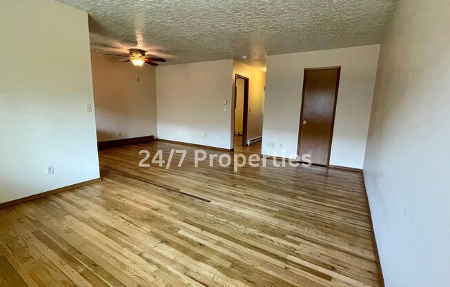 1BD I 1BA Apartment - Downtown Sellwood