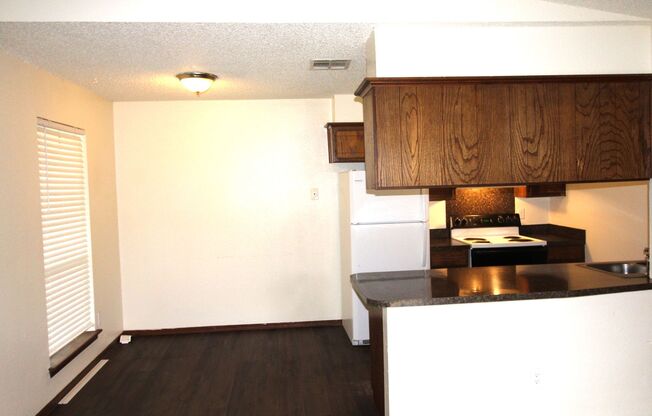 2 beds, 1 bath, 975 sqft, $950, Unit 1013 Acacia