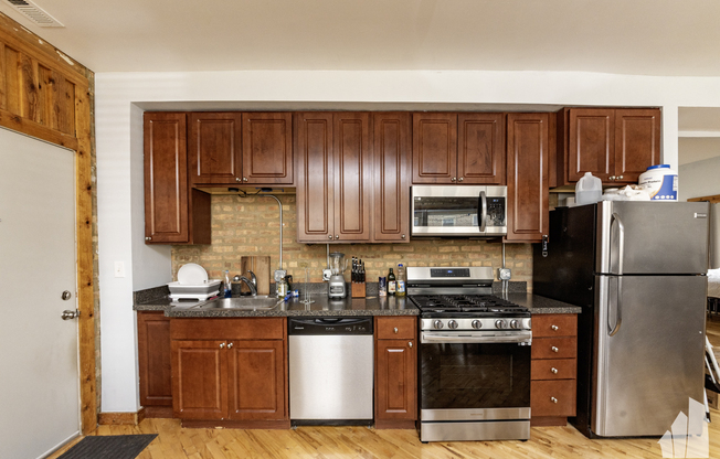 1622 W Columbia Ave, Chicago IL 1S